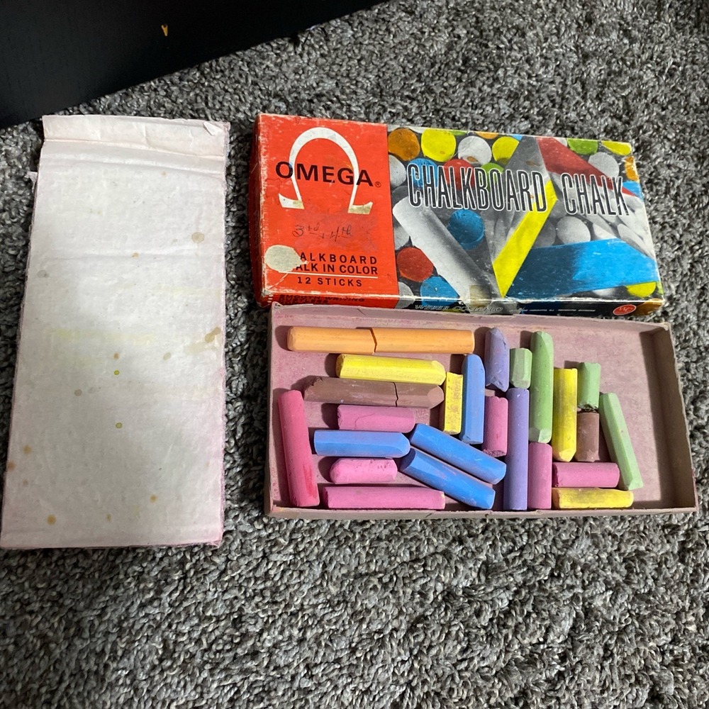 VTG‎ OMEGA CHALKBOARD CHALK IN COLOR USED
